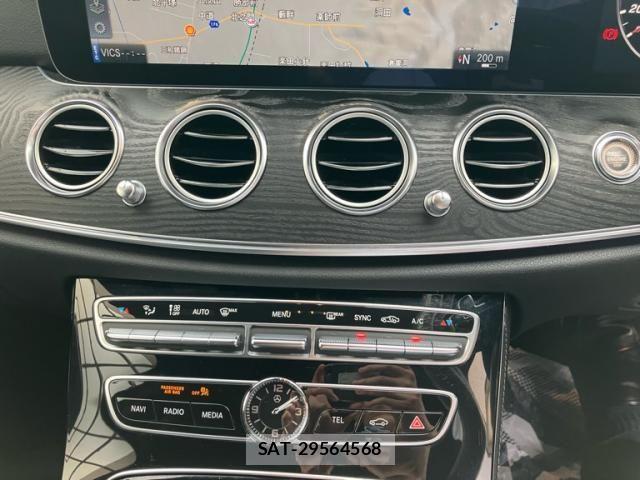 Mercedes Benz E-CLASS 2017-07 8208653-21