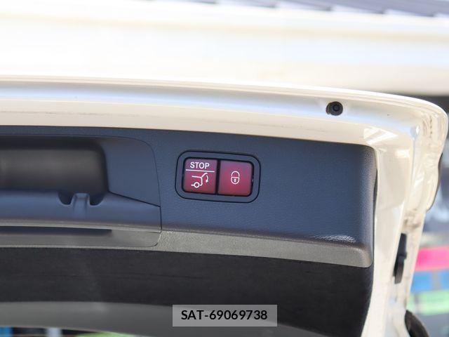 Mercedes Benz E-CLASS 2018-01 8336739-18