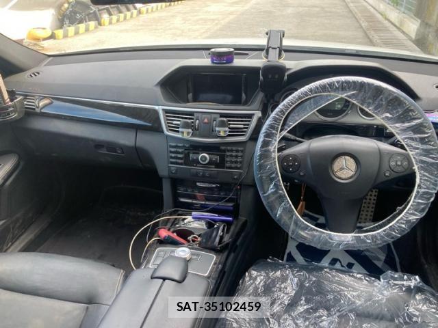 Mercedes Benz E-CLASS 2011-06 8366947-18