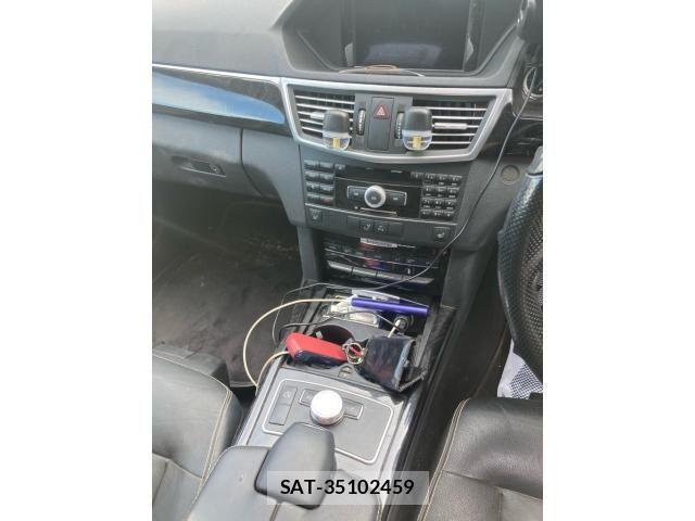 Mercedes Benz E-CLASS 2011-06 8366947-21