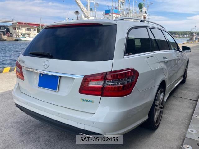 Mercedes Benz E-CLASS 2011-06 8366947-3