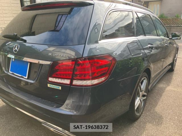 Mercedes Benz E-CLASS 2016-03 8366946-4