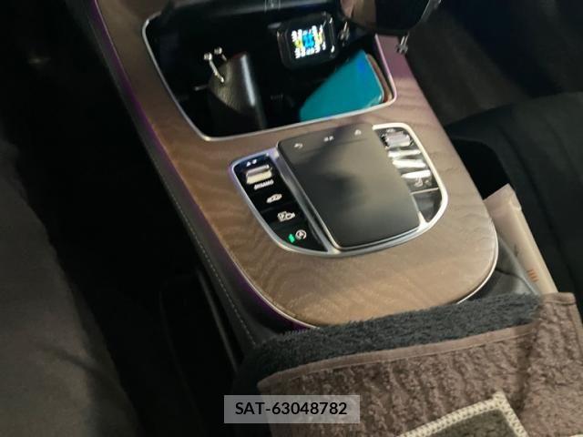 Mercedes Benz E-CLASS 2022-01 8660186-24