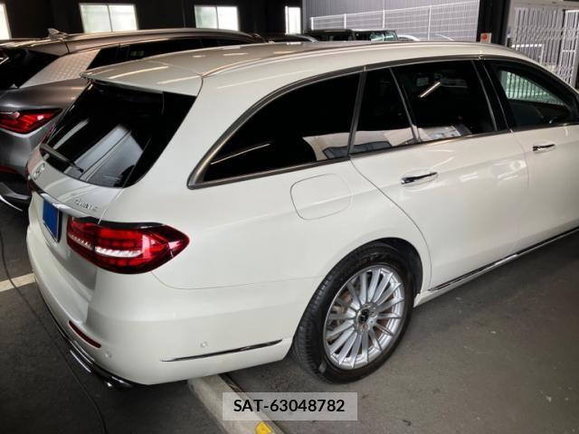 Mercedes Benz E-CLASS 2022-01 8660186-2
