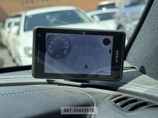 Mercedes Benz E-CLASS 2017-08 8660188-23
