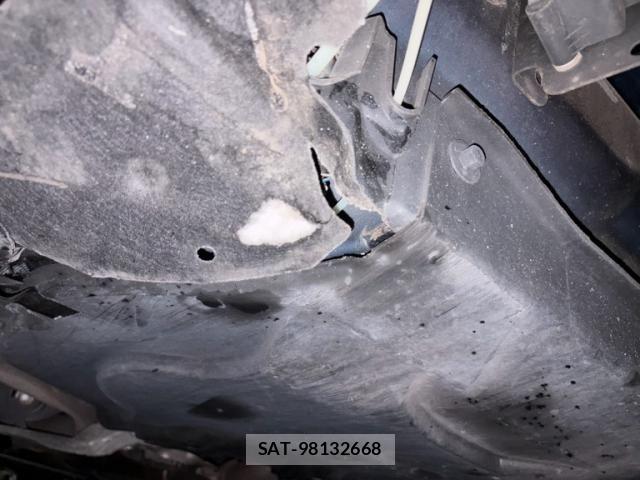Mercedes Benz E-CLASS 2015-09 8830254-25