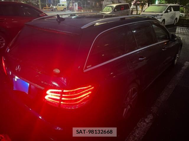 Mercedes Benz E-CLASS 2015-09 8830254-6