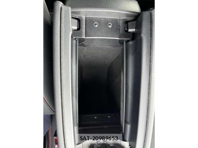 Mercedes Benz EQB 2023-09 1405130-12