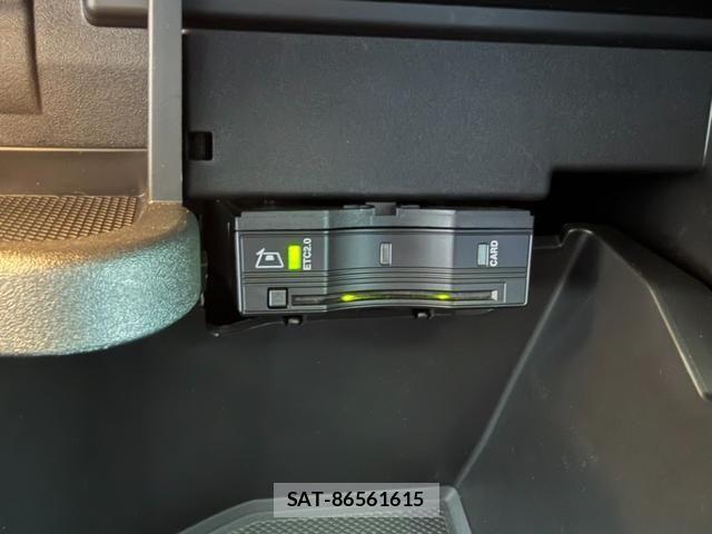 Mercedes Benz EQB 2023-07 8366948-9