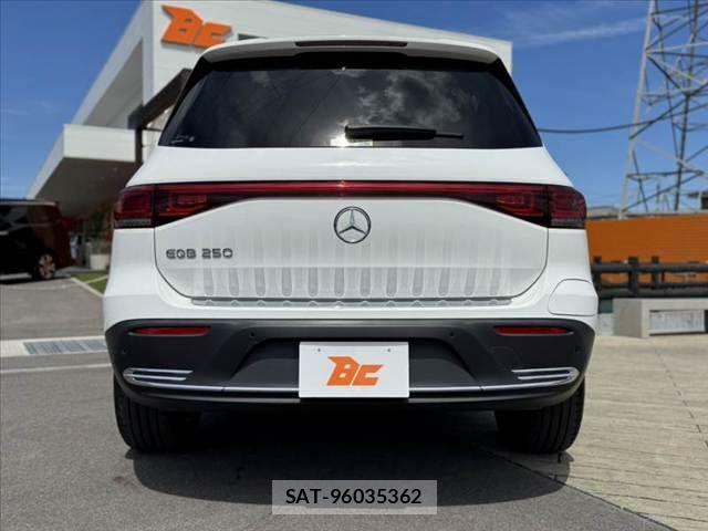 Mercedes Benz EQB 2023-08 8457887-13