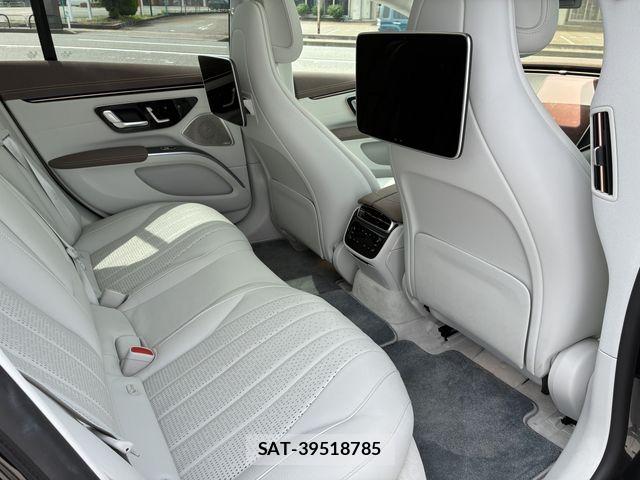 Mercedes Benz EQS 2023-11 8036704-9