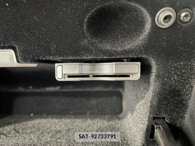 Mercedes Benz G-CLASS 2016-04 2350741-14