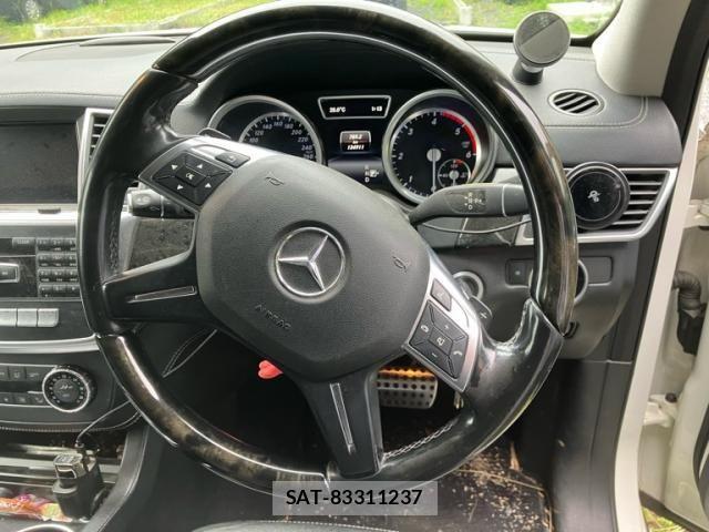 Mercedes Benz GL-CLASS 2015-06 8830286-13