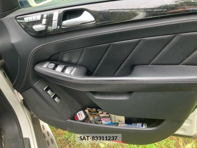 Mercedes Benz GL-CLASS 2015-06 8830286-14