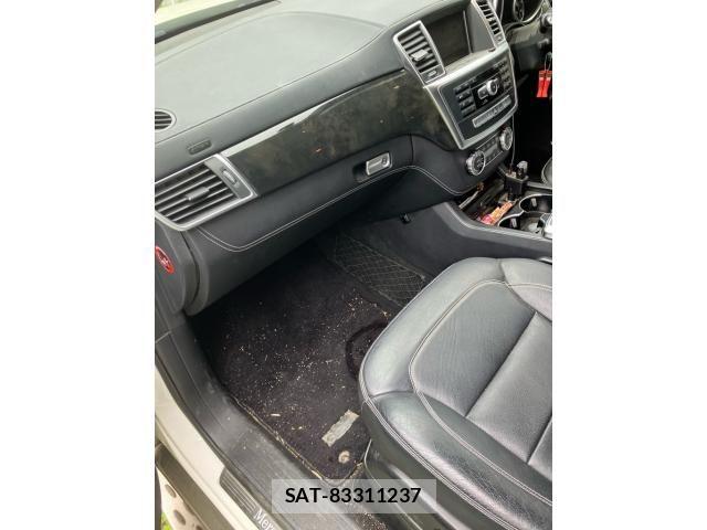 Mercedes Benz GL-CLASS 2015-06 8830286-20