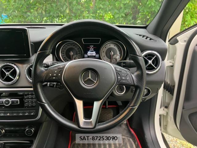 Mercedes Benz GLA-CLASS 2014-09 1207331-11