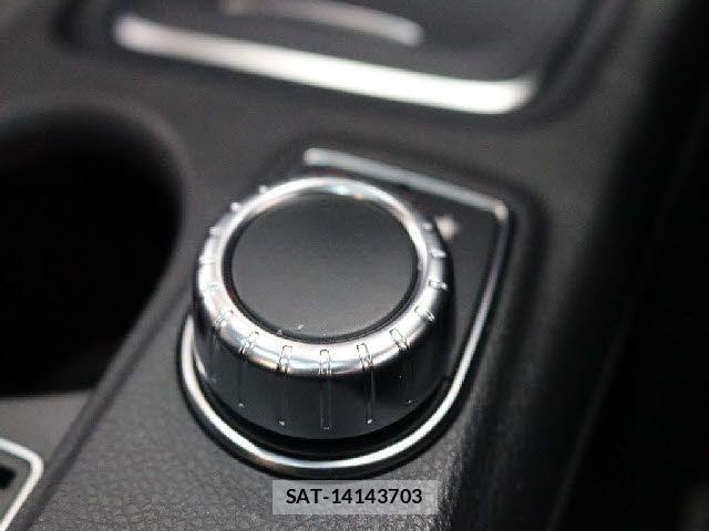 Mercedes Benz GLA-CLASS 2018-06 1302856-9