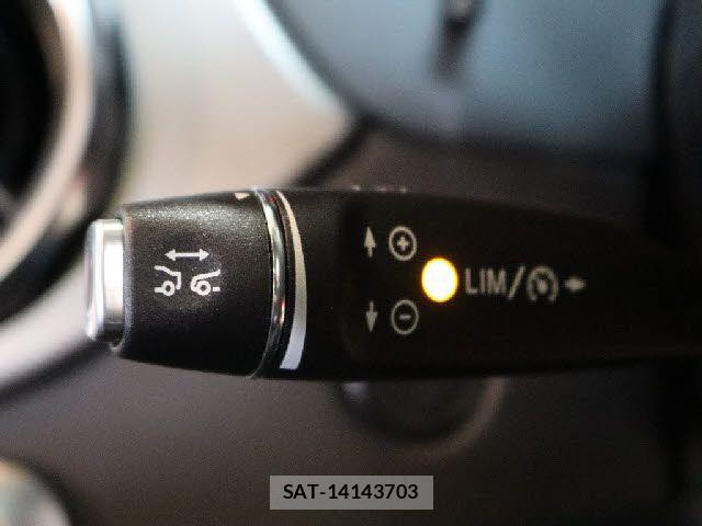 Mercedes Benz GLA-CLASS 2018-06 1302856-15