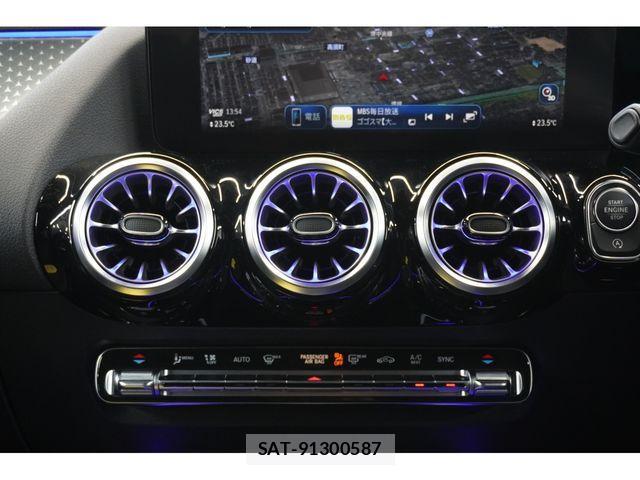 Mercedes Benz GLA-CLASS 2023-10 1372326-11