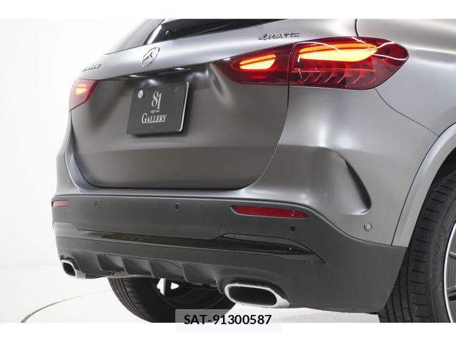 Mercedes Benz GLA-CLASS 2023-10 1372326-27