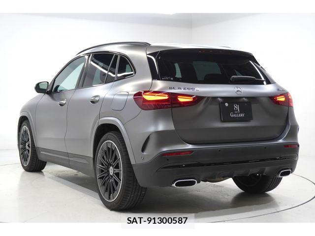 Mercedes Benz GLA-CLASS 2023-10 1372326-6