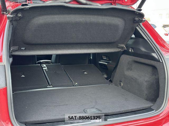 Mercedes Benz GLA-CLASS 2024-06 2082652-13