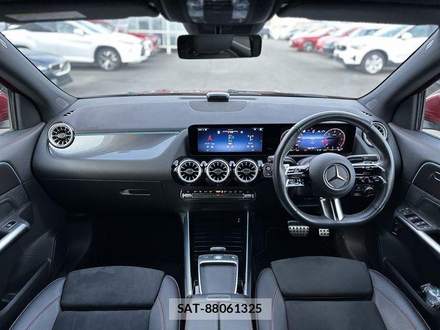 Mercedes Benz GLA-CLASS 2024-06 2082652-1