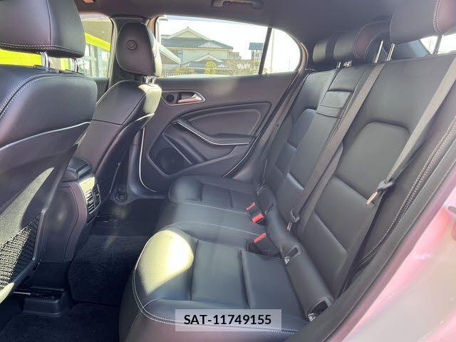 Mercedes Benz GLA-CLASS 2018-12 2318424-12