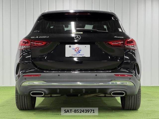 Mercedes Benz GLA-CLASS 2021-01 2486986-13