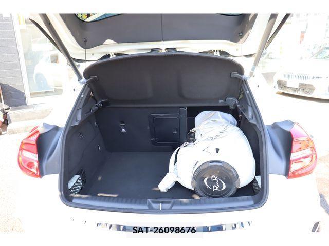 Mercedes Benz GLA-CLASS 2014-01 3379227-20