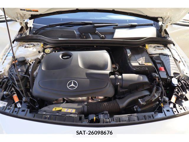 Mercedes Benz GLA-CLASS 2014-01 3379227-22