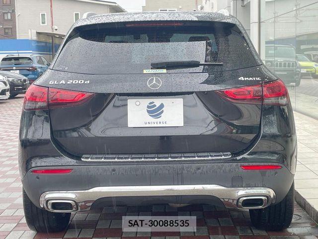 Mercedes Benz GLA-CLASS 2022-01 4326905-15