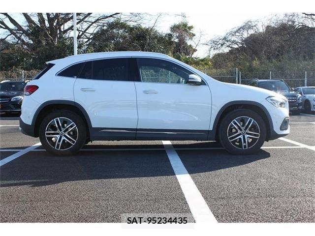 Mercedes Benz GLA-CLASS 2021-06 4422138-10