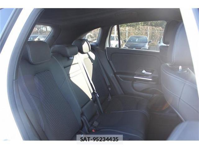 Mercedes Benz GLA-CLASS 2021-06 4422138-13