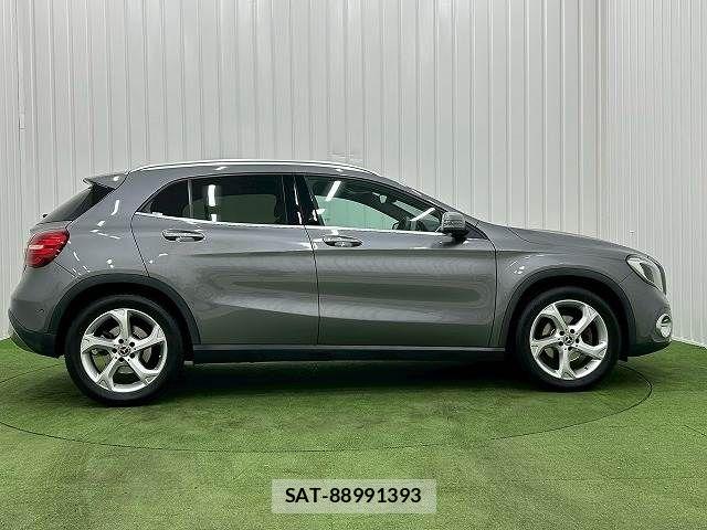 Mercedes Benz GLA-CLASS 2017-08 6216821-13