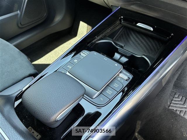 Mercedes Benz GLA-CLASS 2021-02 6672461-19
