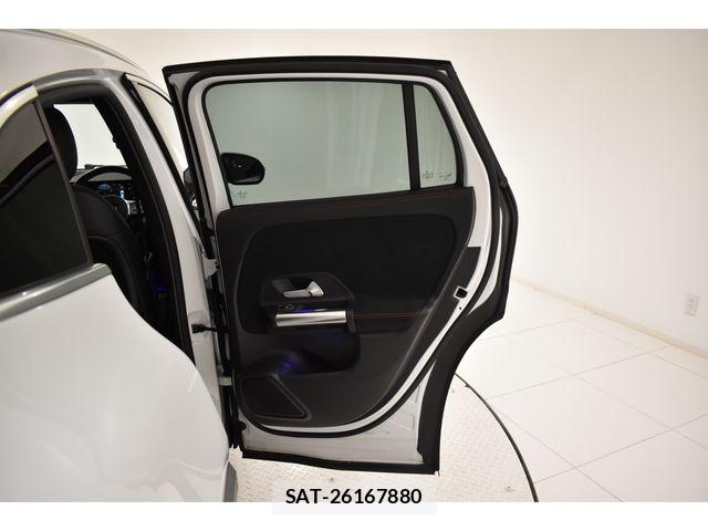 Mercedes Benz GLA-CLASS 2021-06 6716632-13