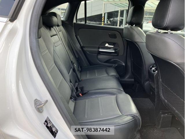 Mercedes Benz GLA-CLASS 2022-03 6815902-11