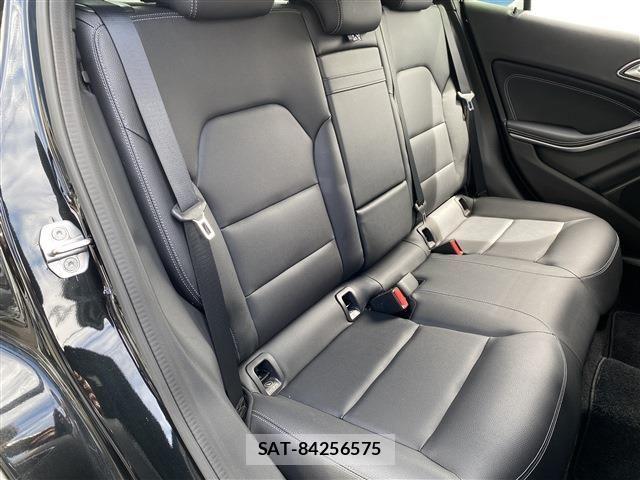 Mercedes Benz GLA-CLASS 2018-06 7221622-12