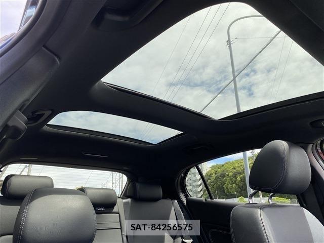 Mercedes Benz GLA-CLASS 2018-06 7221622-17