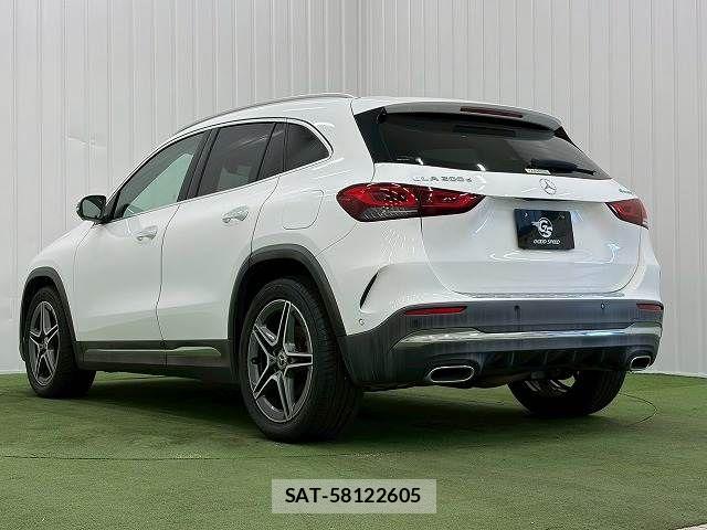 Mercedes Benz GLA-CLASS 2021-03 7358714-16