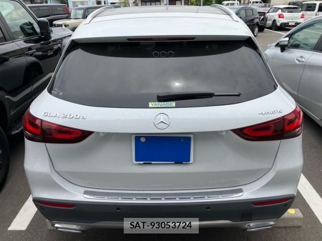 Mercedes Benz GLA-CLASS 2021-10 7562419-2