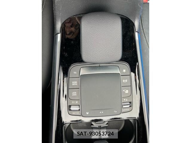 Mercedes Benz GLA-CLASS 2021-10 7562419-8