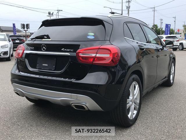Mercedes Benz GLA-CLASS 2014-10 7618025-2