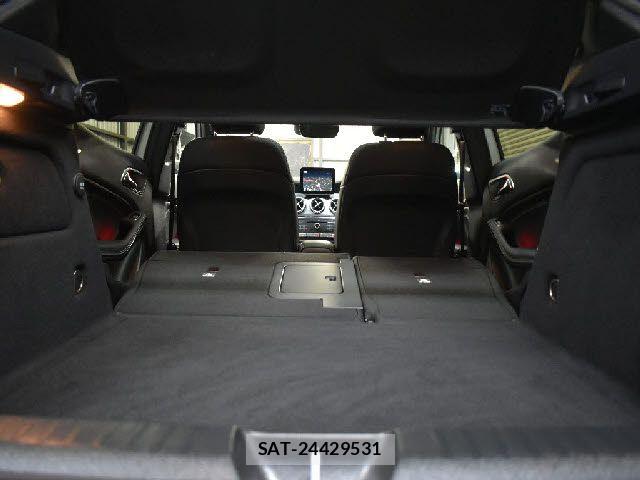 Mercedes Benz GLA-CLASS 2017-09 7725570-19