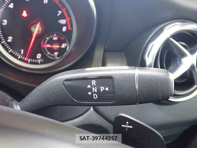 Mercedes Benz GLA-CLASS 2018-06 7877706-14