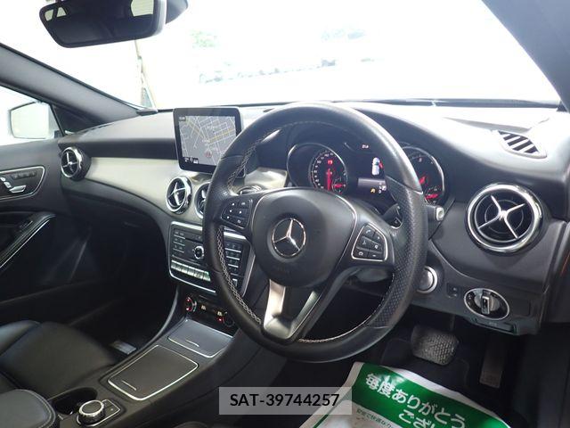 Mercedes Benz GLA-CLASS 2018-06 7877706-1
