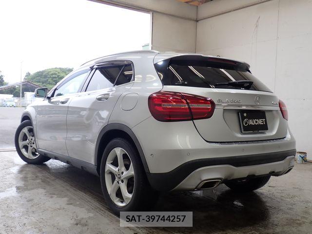 Mercedes Benz GLA-CLASS 2018-06 7877706-2