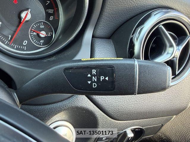 Mercedes Benz GLA-CLASS 2017-09 7979960-17