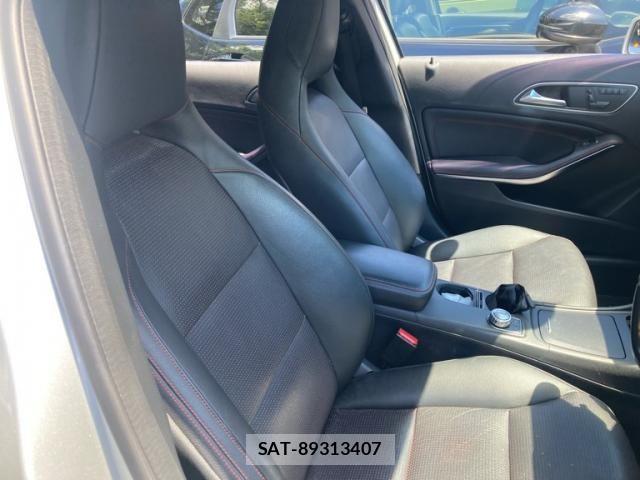 Mercedes Benz GLA-CLASS 2015-10 8036712-13